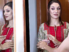 Indisch, Tieten likken