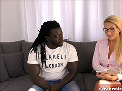 Enthousiasteling, Grote lul, Zwart, Sperma in gezicht, Brillen, Moeder die ik wil neuken, Secretaresse, Tiener