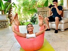 Sucer une bite, Brunette brune, Embrassement, Seins naturels, Rasée, Sport, Adolescente, Nénés