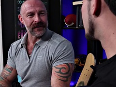 Grosse bite, Sucer une bite, Homosexuelle, Branlette thaïlandaise, Embrassement, Muscle