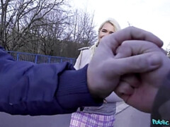 Blondine, Britisch, Spermaladung, Hundestellung, Europäisch, Handjob, Natürlichen titten, Rasiert