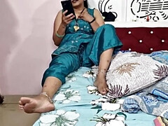 Sucer une bite, Preservatif, Doigter, Hd, Femme au foyer, Indienne, Chatte, Belle mère