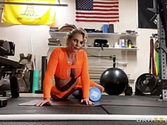 Amerikaans, Blond, Seksspeelgoed, Vies praten, Sportzaal, Masturbatie, Moeder die ik wil neuken, Speelgoed