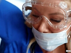 Amerikanisch, Blondine, Dildo, Arzt, Riesig, Öl, Orgasmus, Titten