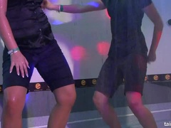 Noire, Brunette brune, Habillées, Interracial, Lesbienne, Léchez, Orgie, Satin