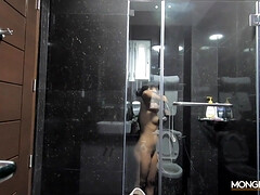 Sucer une bite, Brunette brune, Éjaculation interne, Branlette thaïlandaise, Hard, Hd, Masturbation, Pute