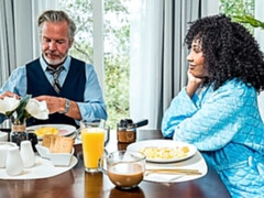 Interrassisch, Küssen, Latex, Lesbisch, Lecken, Masturbation, Rasiert, Entkleiden