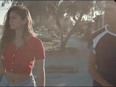 Lieveling, Bruinharig, Latijnse vrouw