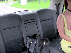 Amateur, Sucer une bite, Britannique, Voiture, Européenne, Lesbienne, Public, Voyeur