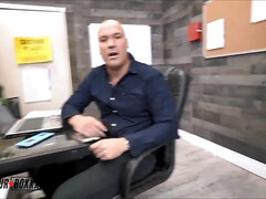 Enthousiasteling, Grote lul, Grote mammen, Rondborstig, Natuurlijke tieten, Kantoor, Tiener, Tieten likken