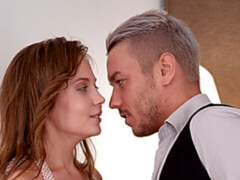 Anal, Cul, Sucer une bite, Brunette brune, Masturbation, Secrétaire, Maigrichonne, Tatouage