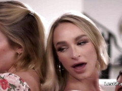 Большие сиськи, Пальцем, Вчетвером, Подружка, Группа, Секс без цензуры, Лесбиянка, Вечеринка