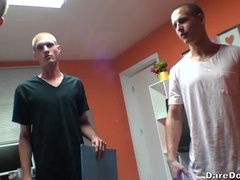 Pijpbeurt, Universiteit, Slaapzaal, 1 man 2 vrouwen, Klein, Geschoren, Tiener, Trio