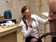 Brits, Naakte man aangeklede vrouw, Arts, Dominante vrouw, Handbeurt, Masturbatie, Kantoor, Softcore pornografie