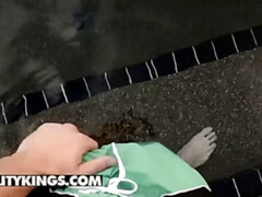 18 jahre, Blondine, Blasen, Handjob, Im freien, Realität, Flotter dreier, Nass