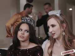 Tussi, Grosser schwanz, Blasen, Braunhaarige, Spermaladung, Hardcore, Party, Jungendliche (18+)