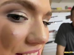 Минет, Брюнетки, Лизание, Деньги, Бритые, Тату, Сиськи, Униформа