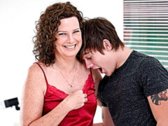 Grosse bite, Blonde, En levrette, Famille, 2 femmes 1 homme, Branlette thaïlandaise, Pov, Plan cul à trois