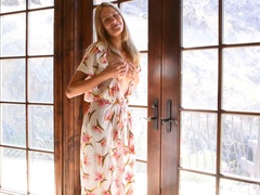 Faustfick, Massage, Masturbation, Orgasmus, Öffentlich, Solo, Spielzeuge, Unter dem rock