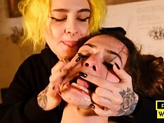 Enthousiasteling, Bondage discipline sadomasochisme, Bizar, Extreem, Zoenen, Lesbisch, Douche, Slet