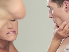 Grosser schwanz, Braunhaarige, Hundestellung, Handjob, Lecken, Kurzes haar, Stiefmutter, Spanner