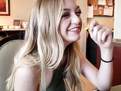 Enthousiasteling, Blond, Pijpbeurt, Hondjeshouding, Kokhalzen, Likken, Masturbatie, Panty