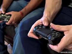 Grote lul, Grote mammen, Pijpbeurt, Bruinharig, Sperma shot, Hardcore, Likken, Tieten likken