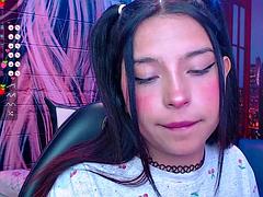 Nana, Sucer une bite, Brunette brune, Fétiche, Fille latino, Solo, Tatouage, Nénés