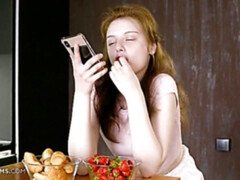 Klaffend, Küche, Masturbation, Natürlichen titten, Rotschopf, Dürr, Jungendliche (18+), Titten