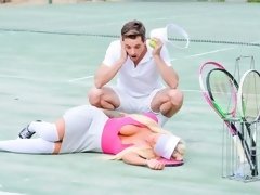 Gros cul, Gros seins, Doigter, Branlette thaïlandaise, Embrassement, Masturbation, Mère que j'aimerais baiser, Jupe