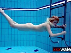 Leie, Bikini, Blondine, Nudist, Zierlich, Pool, Öffentlich, Jungendliche (18+)