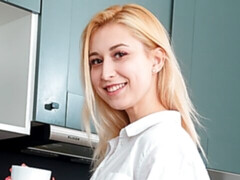 In den arsch, Arsch, Fingern, Klaffend, Küche, Masturbation, Rasiert, Jungendliche (18+)