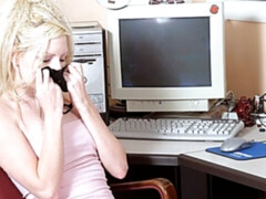 Amateur, Blonde, Fétiche, Masturbation, Bureau, Culottes ou slips, Solo, Dénudage