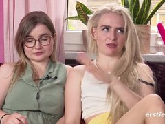 Paar, Dildo, Fingern, Küssen, Lesbisch, Orgasmus, Rasiert, Spielzeuge