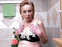 Badkamer, Grote mammen, Blond, Seksspeelgoed, Hd, Moeder die ik wil neuken, Moeder, Alleen