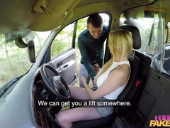 Kont, Blond, Pijpbeurt, Auto, Diep in de keel, Vingeren, Orgasme, Kut duiken