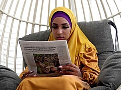 18 ans, Arabe, Gros cul, Grosse bite, Noire, En levrette, Seins naturels, Adolescente