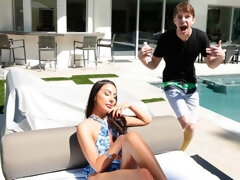 Cul, Sucer une bite, Brunette brune, En levrette, Branlette thaïlandaise, Embrassement, Mère que j'aimerais baiser