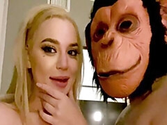 Gros cul, Grosse bite, Gros seins, Blonde, Sucer une bite, En levrette, Poilue, Chatte