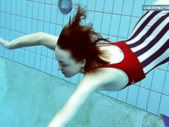 18 años, Playa, Fetiche, Lesbiana, Piscina, Público, Adolescente, Bajo el agua