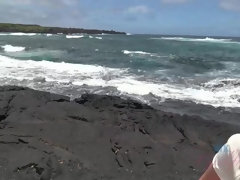 Plage, Bikini, Brunette brune, Petite amie, Embrassement, Chatte, Rasée, Dénudage