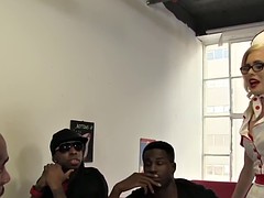 Grosse bite, Blonde, Sucer une bite, Tir de sperme, Partouze, Interracial, Actrice du porno