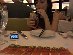 Amateur, Cuarto de baño, Negro, Vestido, Pequeña, Pezones inflados, Afeitado, Bajo la falda