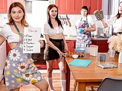 18 jaar, Grote kont, Vingeren, Lesbisch, Likken, Masturbatie, Geschoren, Tiener