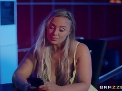 Анальный секс, Блондинки, Парочка, Чешки, Каблуки, Киски, Тату, Стринги