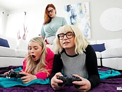 Жопа, Пальцем, Лизание, Белье, Киски, Бритые, Страпон, Стриптизерша