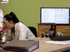 Vorstellungsgespräch, Blasen, Braunhaarige, Brille, Milf, Geld, Büro