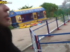 Grosse titten, Braunhaarige, Im freien, Piercing, Öffentlich