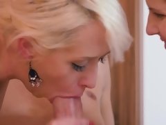 Blonde, Sucer une bite, Masturbation, Mère que j'aimerais baiser, Plan cul à trois