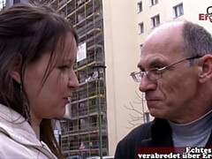 Amateur, Brunette brune, Grossier, Grandpère, Public, Timide, Nénés, Laide